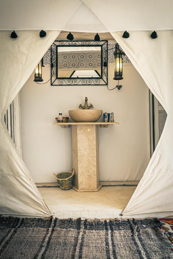 Prestigious Camp Hotel เมอร์ซูกา ภายนอก รูปภาพ