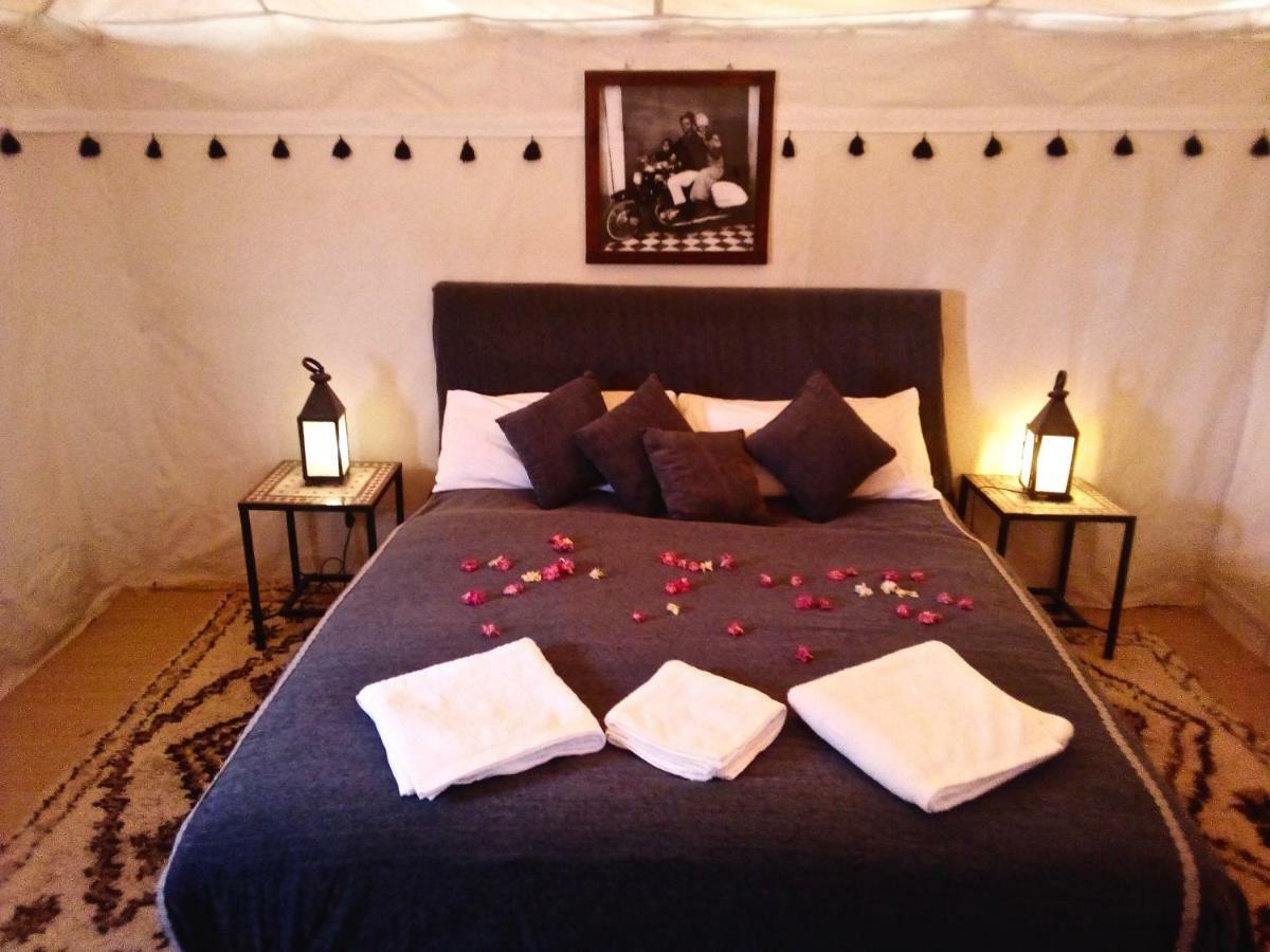 Prestigious Camp Hotel เมอร์ซูกา ภายนอก รูปภาพ